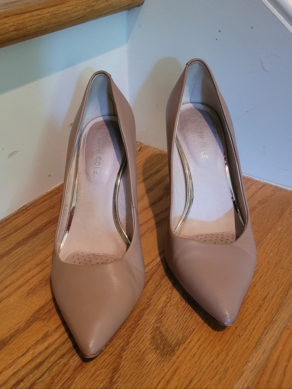 Kenneth Cole Classic Pointed-Toe Pumps in Nude